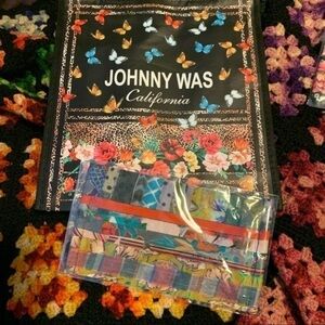 NEW Johnny Was Silk Charmeuse Face Mask
Brand new in unopened factory packaging